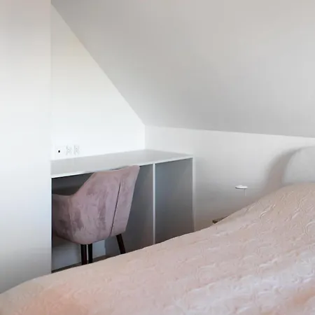 2 Bedroom Amazing In Czarnocin Casa vacanze